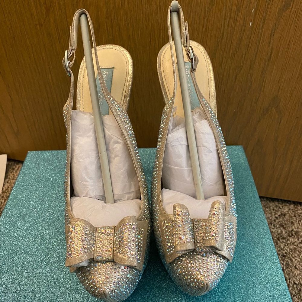 Betsy Johnson Blue champagne toast heels